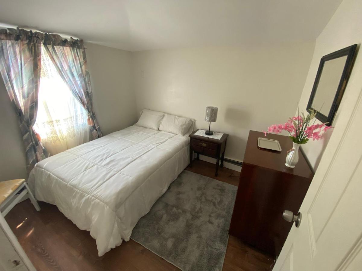 Two Bedroom, Living/dining * Bellport